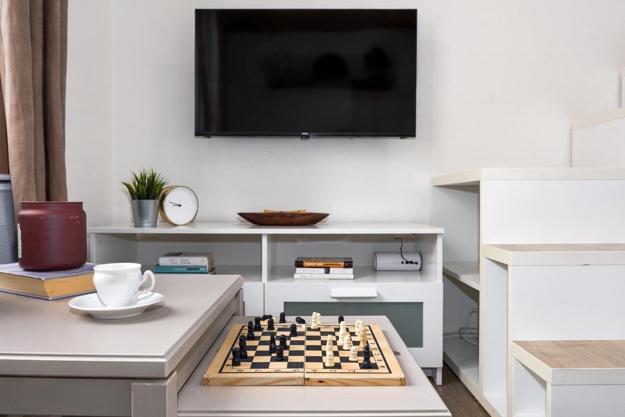 Days - Cozy - Netflix - Hip Karlin Apartment Prague